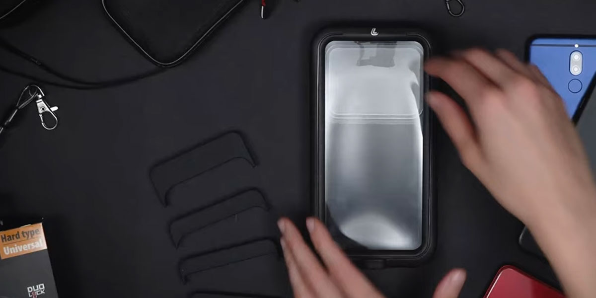 Custodia rigida universale per smartphone - 78x165mm video_montaggio