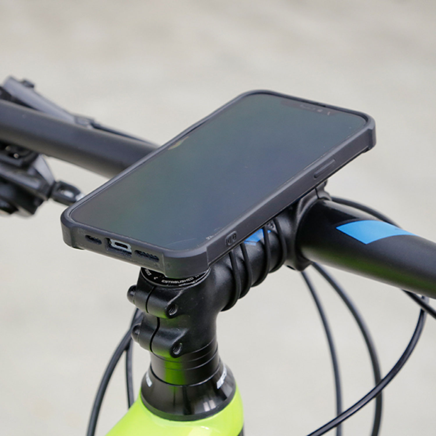 Custodia Duolock e MagSafe iPhone 13 / 14 / 15 bici